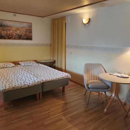 Paerna Guesthouse & Apartments Kuressaare Exterior foto