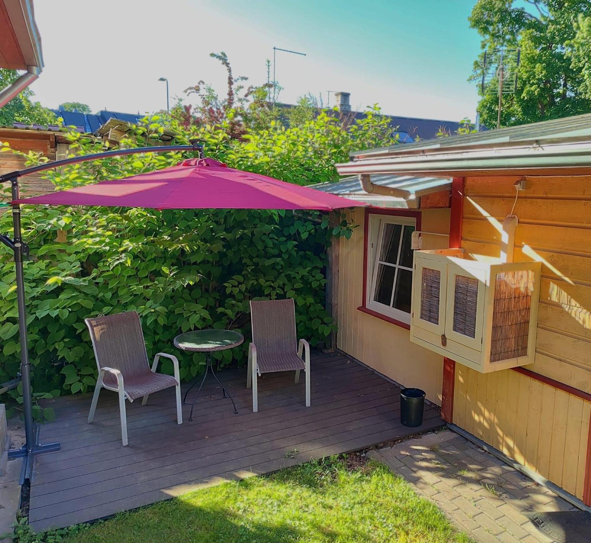 Paerna Guesthouse & Apartments Kuressaare Exterior foto