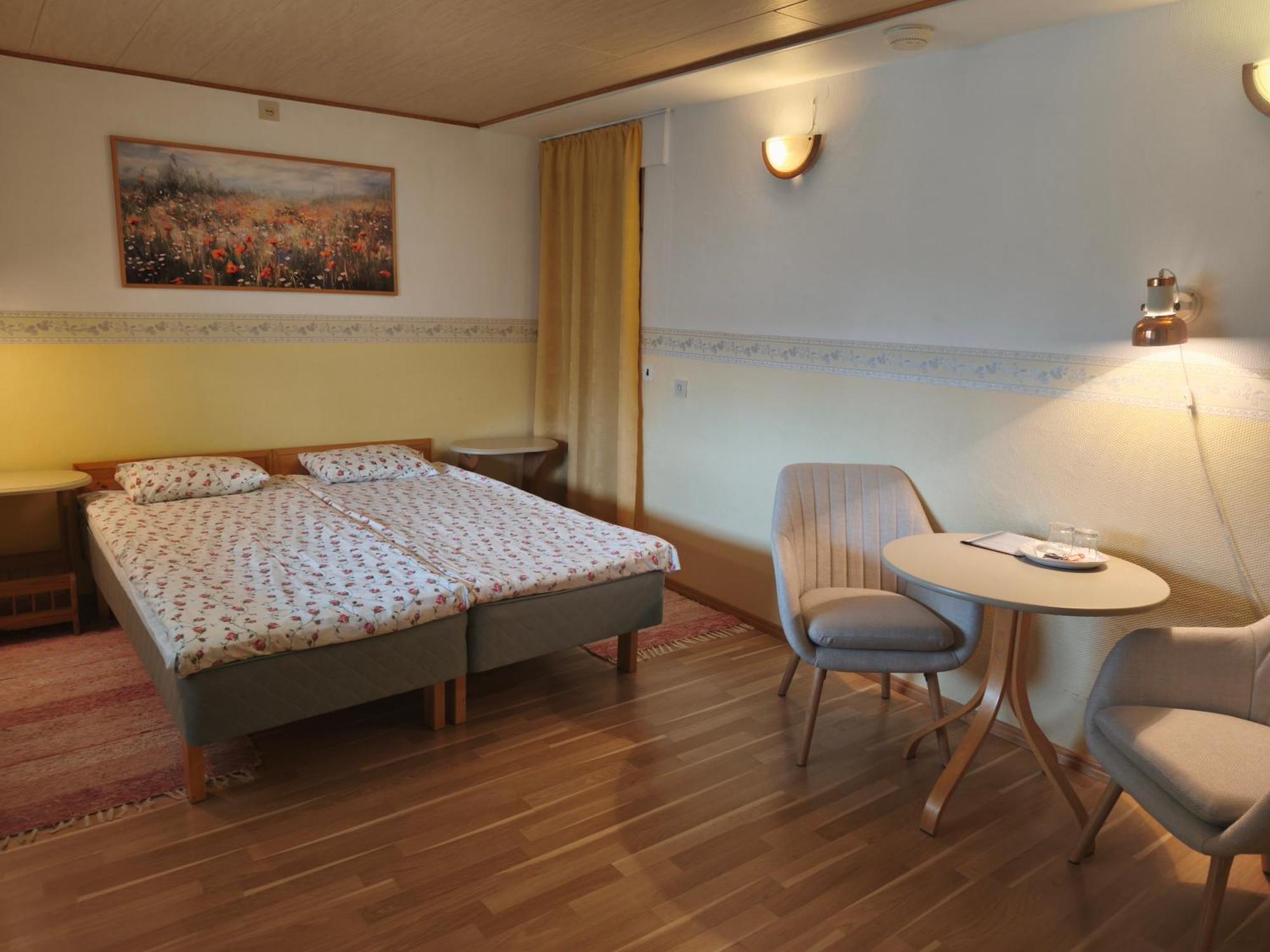 Paerna Guesthouse & Apartments Kuressaare Exterior foto